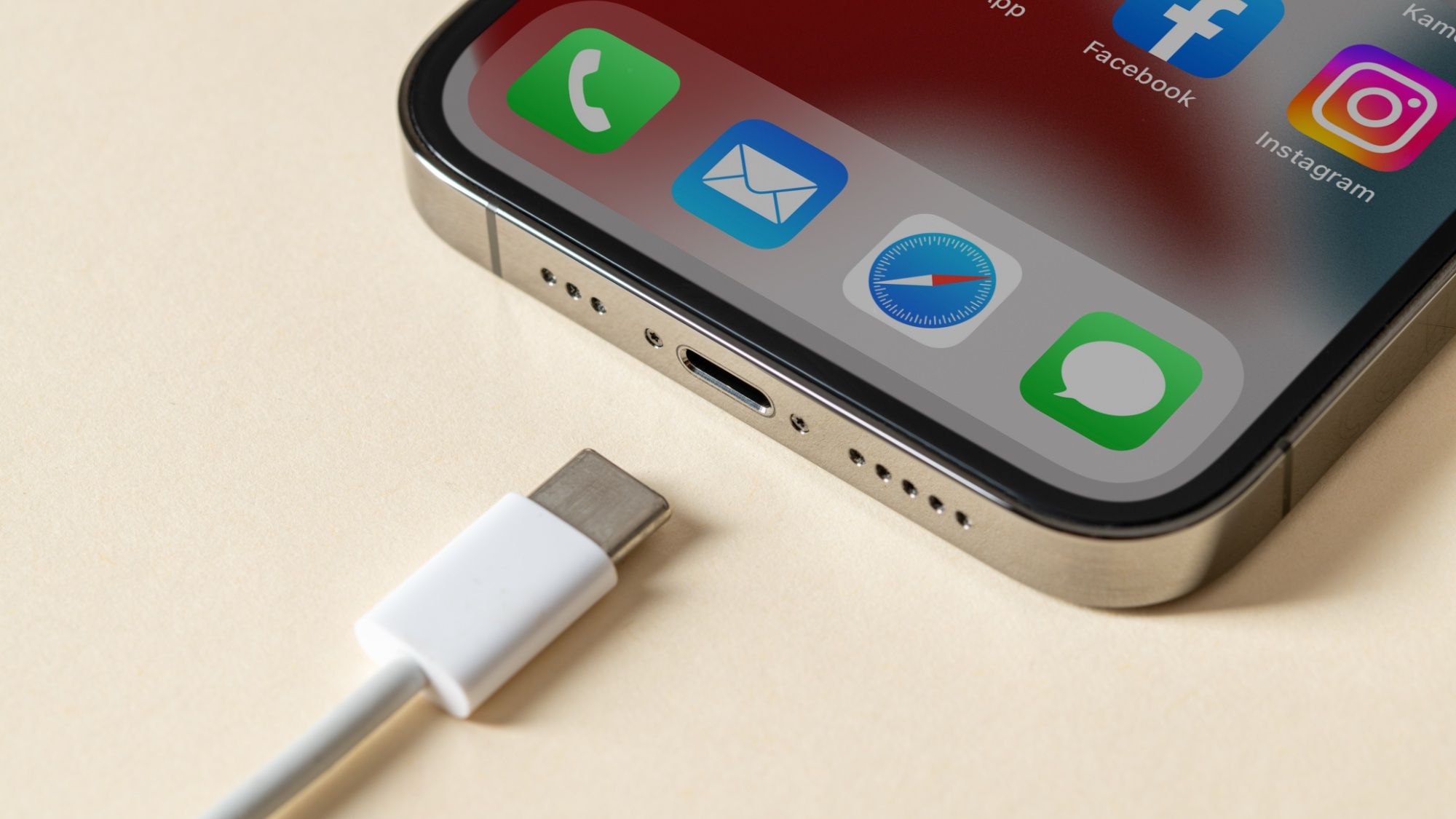 ควรหยุดชาร์จ iPhone แค่ 80% หรือไม่ คำตอบจาก Apple และ iOS