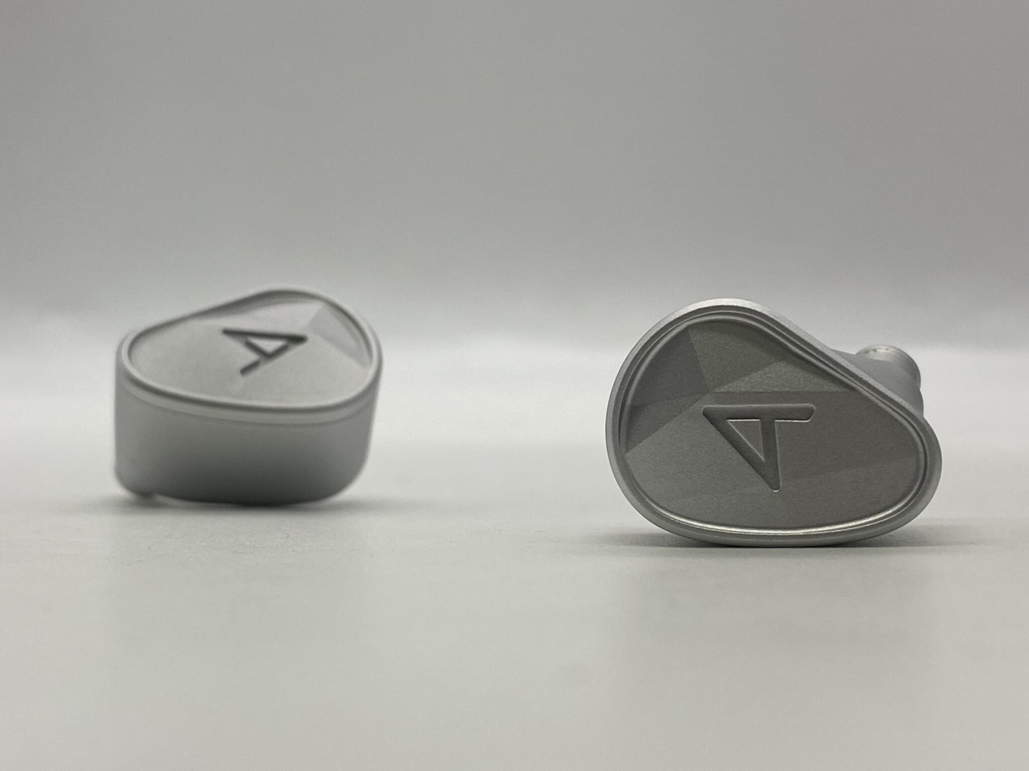 Nine-Driver Tribrid IEM ระดับแฟลกชิป เพื่อความแม่นยำเสียงระดับสตูดิโอ