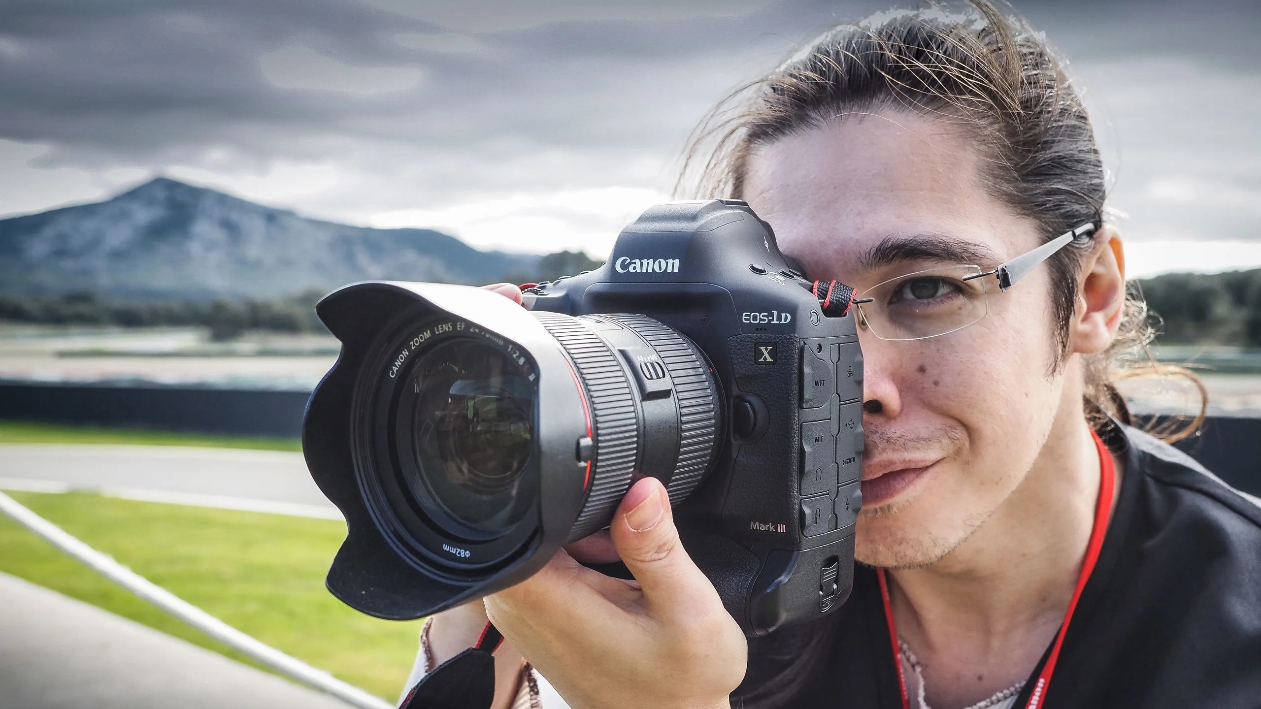 กระแสกล้อง Full-frame DSLR กำลังหายไป มืออาชีพควรซื้ออะไรทันก่อนหมดตลาด