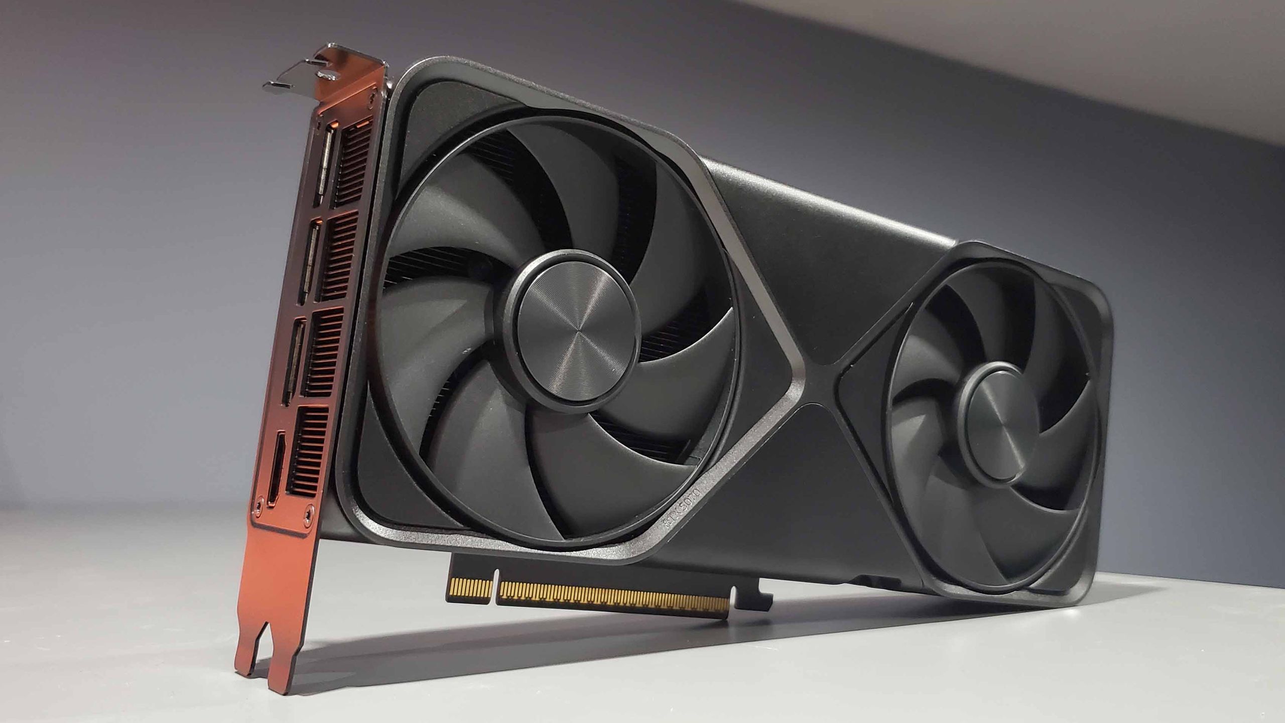 RTX 5070 GB203 การสลับชิปใหญ่ขึ้นที่เปลี่ยนเกมราคาแต่ไม่เปลี่ยนแรง