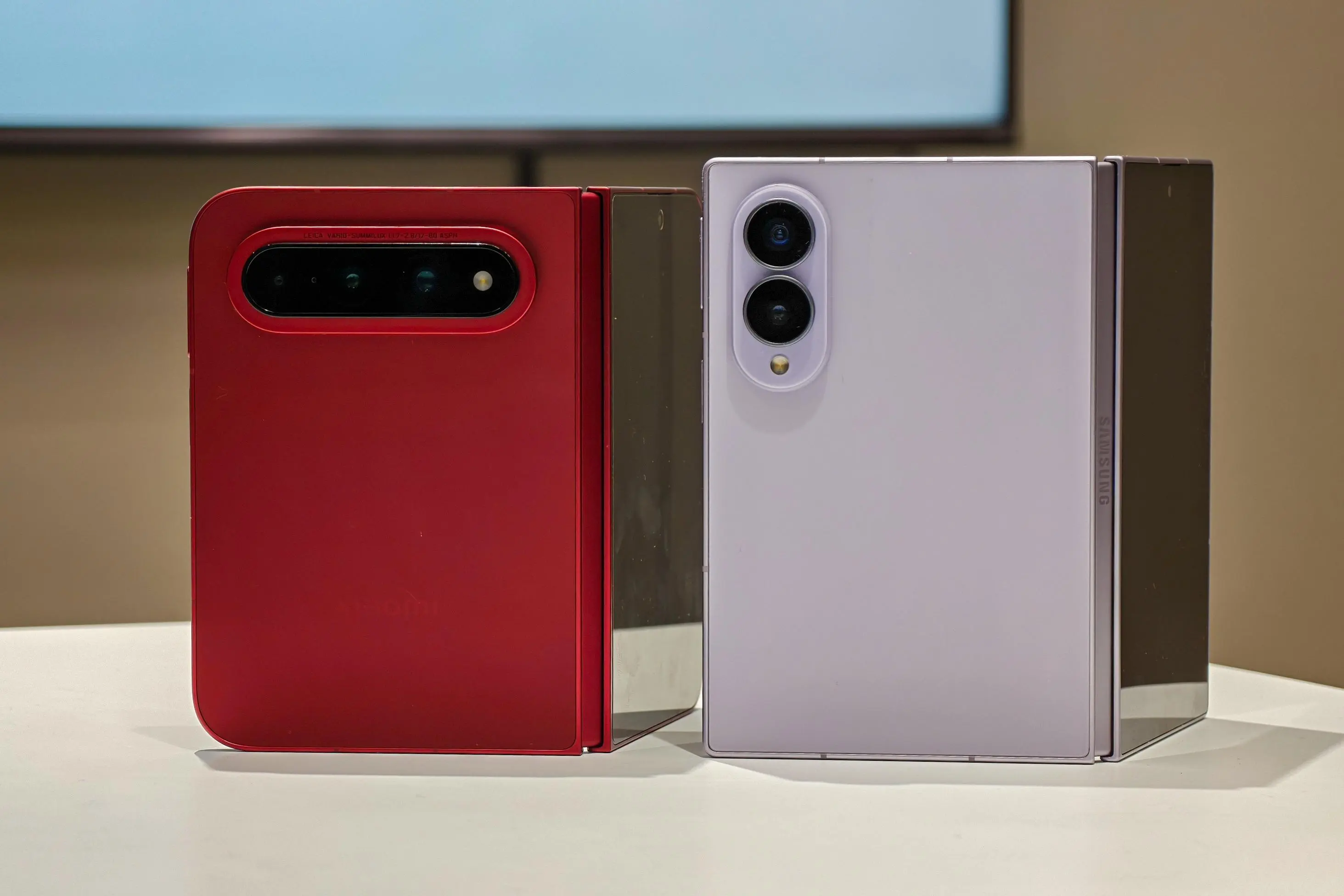 Xiaomi 18 Fold vs Galaxy Z Fold 8 มือถือจอพับ wide fold ตัวไหนคุ้มกว่า