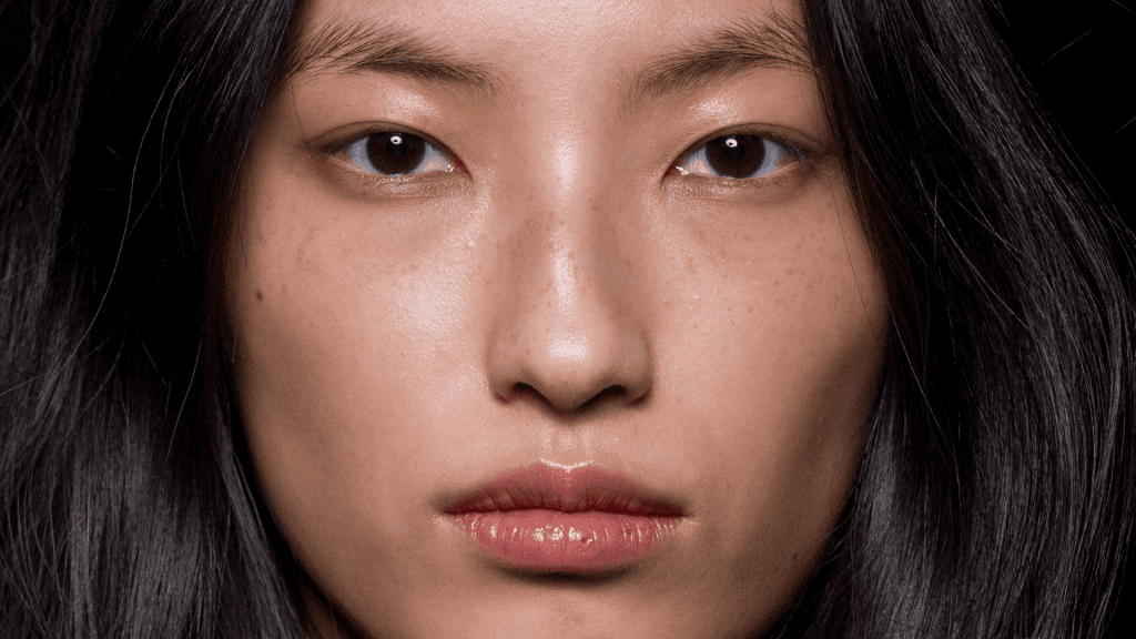 Anti-Blush คืออะไร เลือกสีและปัดยังไงให้แก้มดูสวยเหมือนไม่ได้แต่ง