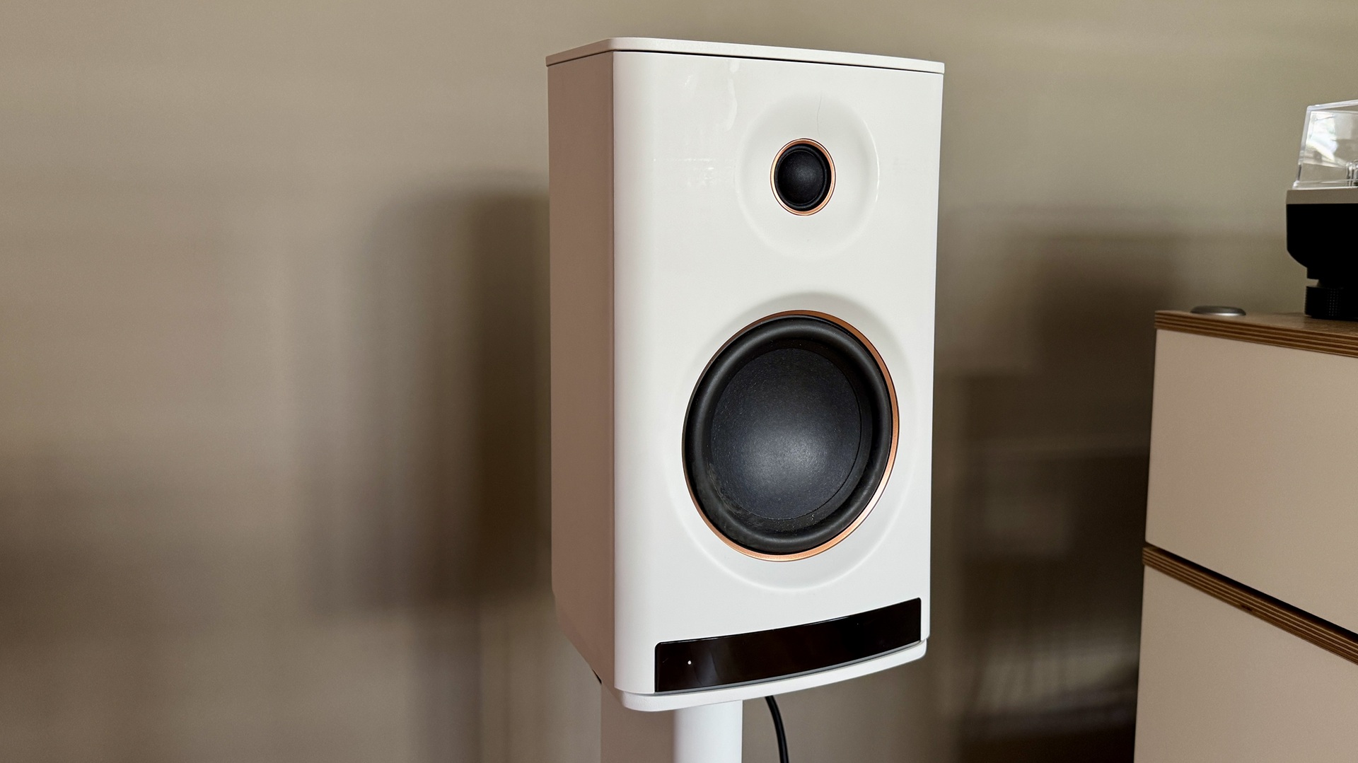 เปรียบเทียบเครื่องขยายเสียง compact ระดับไฮเอนด์ Moon 371, Yamaha NX-70A และ AVID Accent