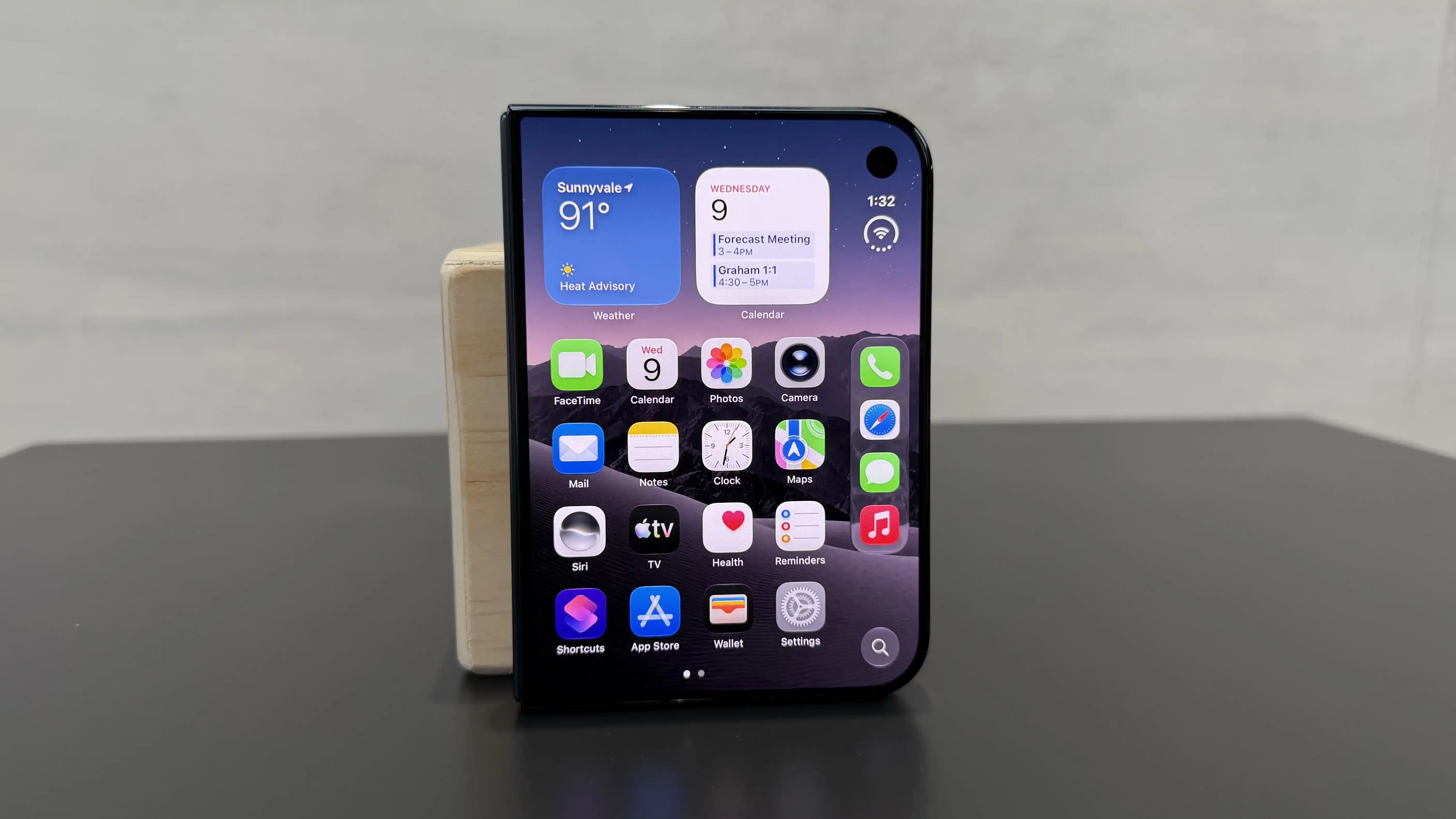 iPhone Duo พับได้ จุดเปลี่ยนดีไซน์จอพับแบบ Book-Style ของ Apple