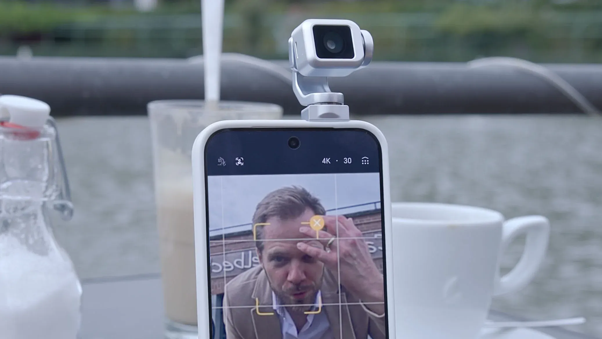 กิมบอลสมาร์ทโฟนบุกกระแสหลัก Honor Robot Phone กำลังนิยามใหม่งานวิดีโอมือถือ