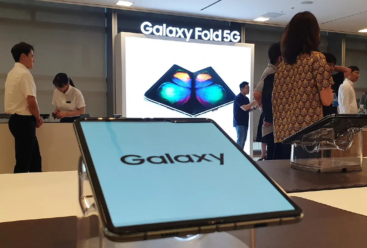 Galaxy Z Fold8 ดูดผู้ใช้ iPhone ในจังหวะที่ Apple เตรียมลงสนามจอพับ