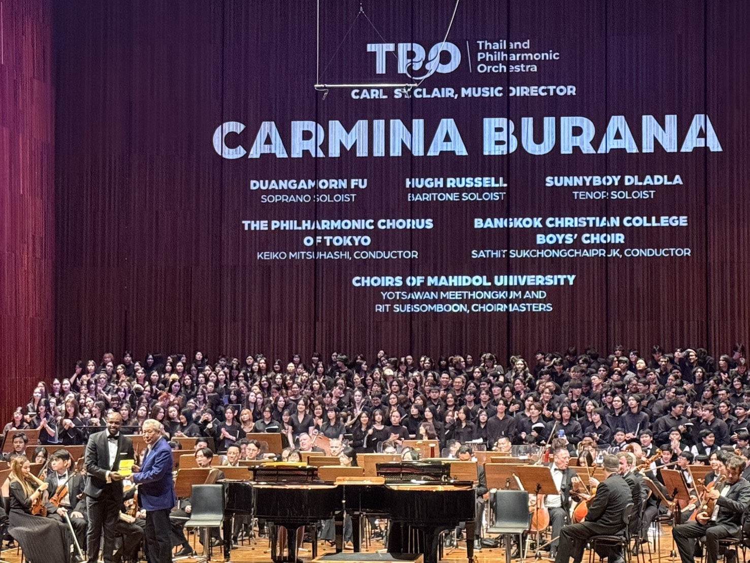 วงดุริยางค์ฟีลฮาร์มอนิกปิดฤดูกาลด้วย Carmina Burana ก่อนบุกกำแพงเมืองจีน