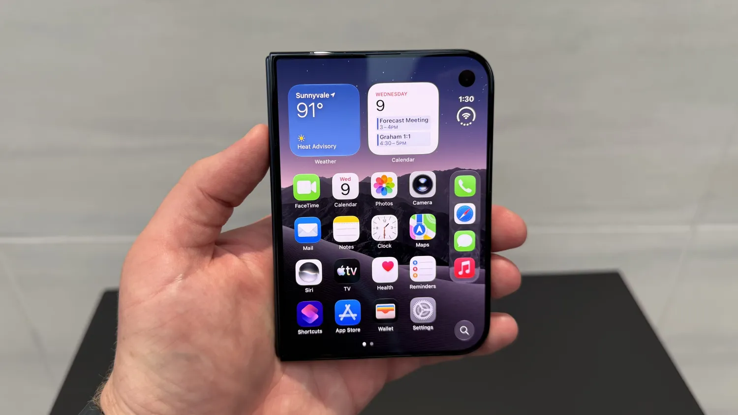 iPhone Duo พับได้ จุดเปลี่ยนดีไซน์จอพับแบบ Book-Style ของ Apple