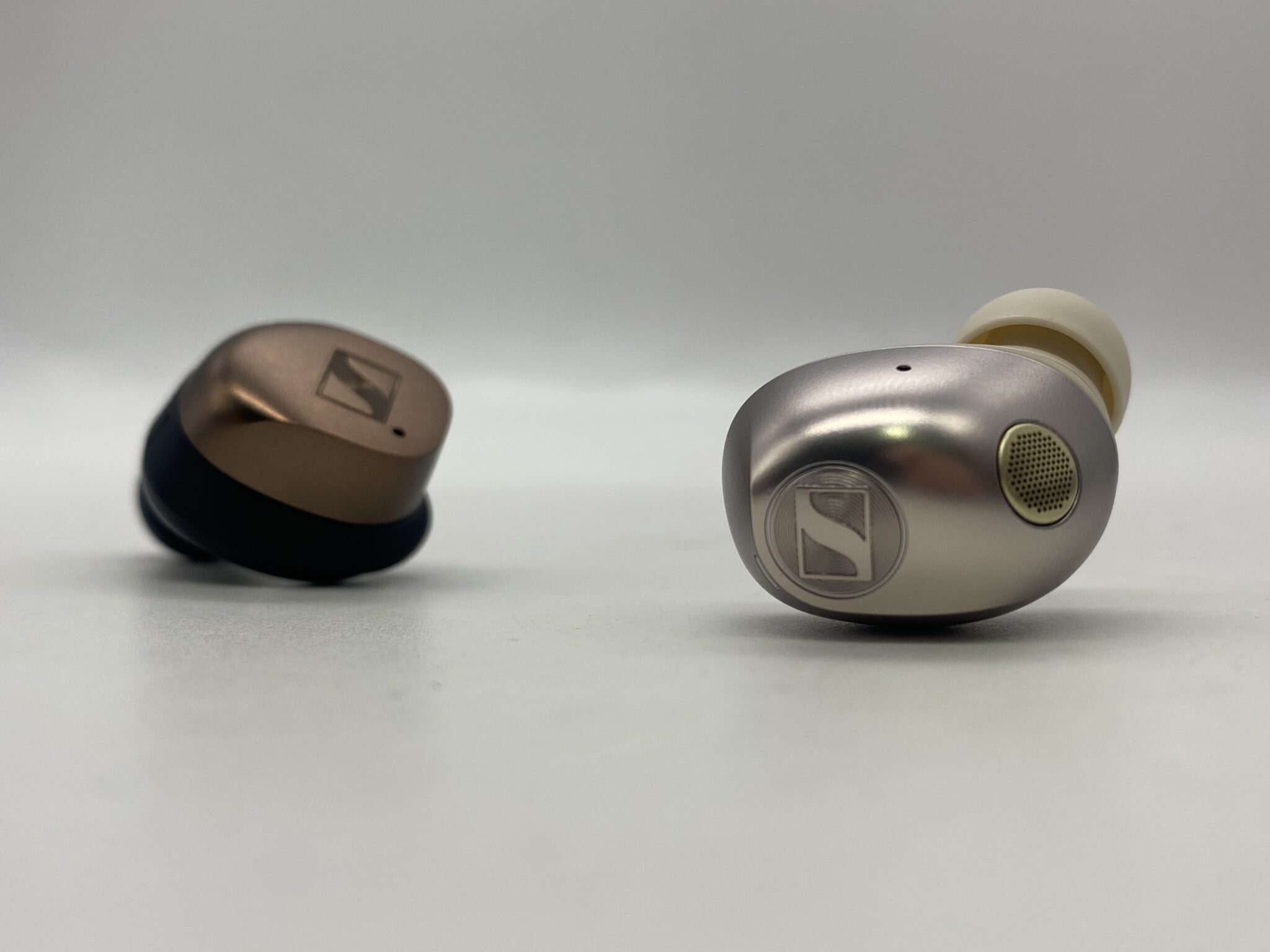 หูฟังไร้สายพรีเมียมศึกใหญ่ Sennheiser Momentum True Wireless 5 vs Noble FoKus Artemis