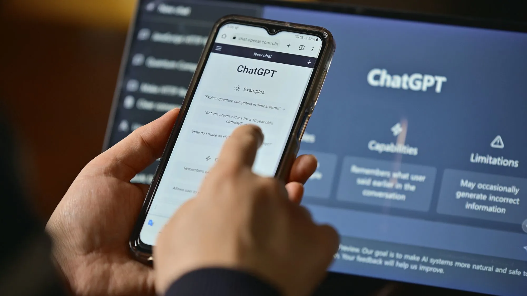 เปรียบเทียบ AI chatbot ตอบคำถามการเงิน ChatGPT vs Gemini vs Copilot