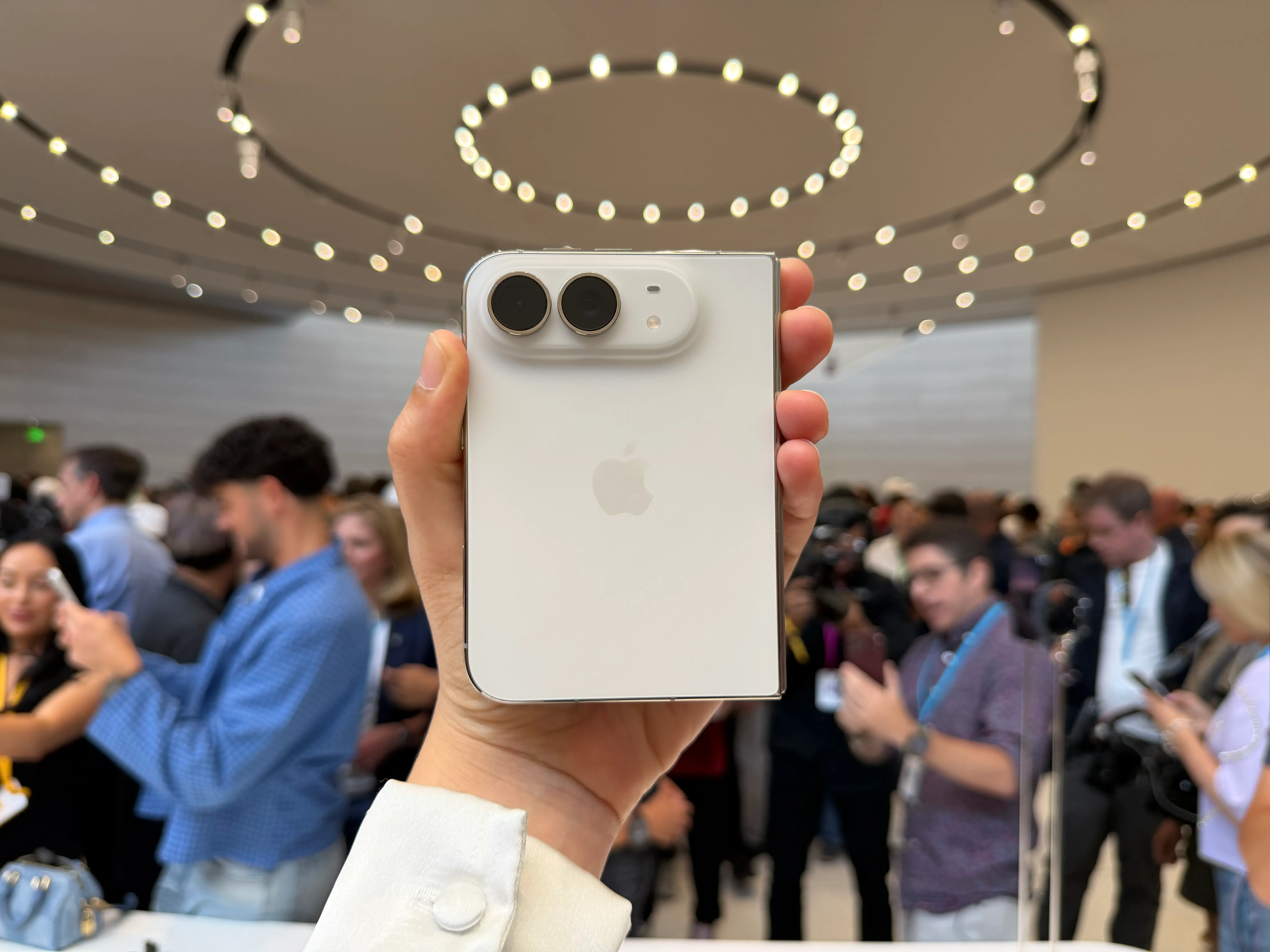 สรุปเสียงบรรณาธิการเทคต่อ iPhone 18 Pro และ iPhone Duo พับได้