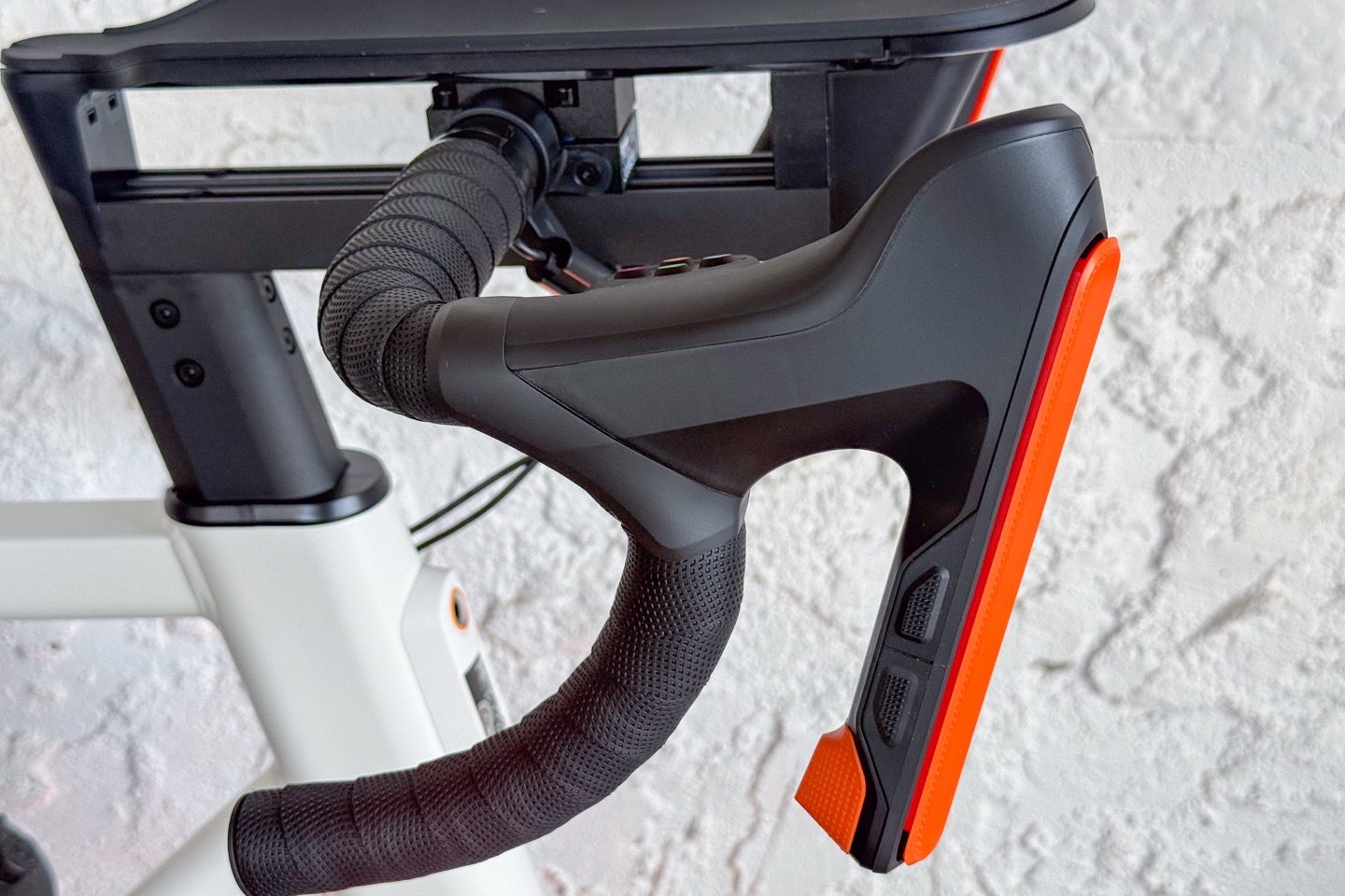 Zwift Ride V2 เทียบเทรนเนอร์จักรยานในร่ม: เซ็ตไหนคุ้มกว่าสำหรับสายปั่นจริงจัง