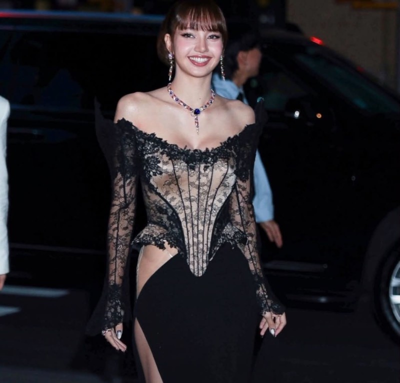 ทำไมลุค BLACKPINK ถึงกลายเป็นใบหน้าที่คนมองมากที่สุดบนพรมแฟชั่นโลก