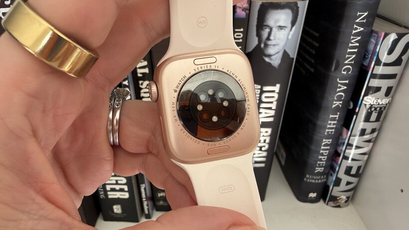 Apple Watch Series 12 vs 11 เลือกเรือนไหนดีสำหรับสายสุขภาพ