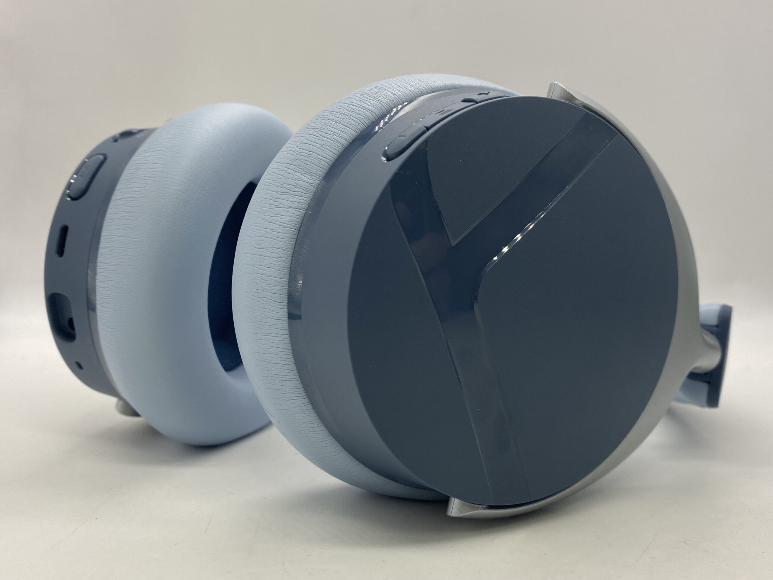 เปรียบเทียบหูฟัง ANC ระดับพรีเมียม Beyerdynamic Aventho Y ปะทะ JBL Live 780NC