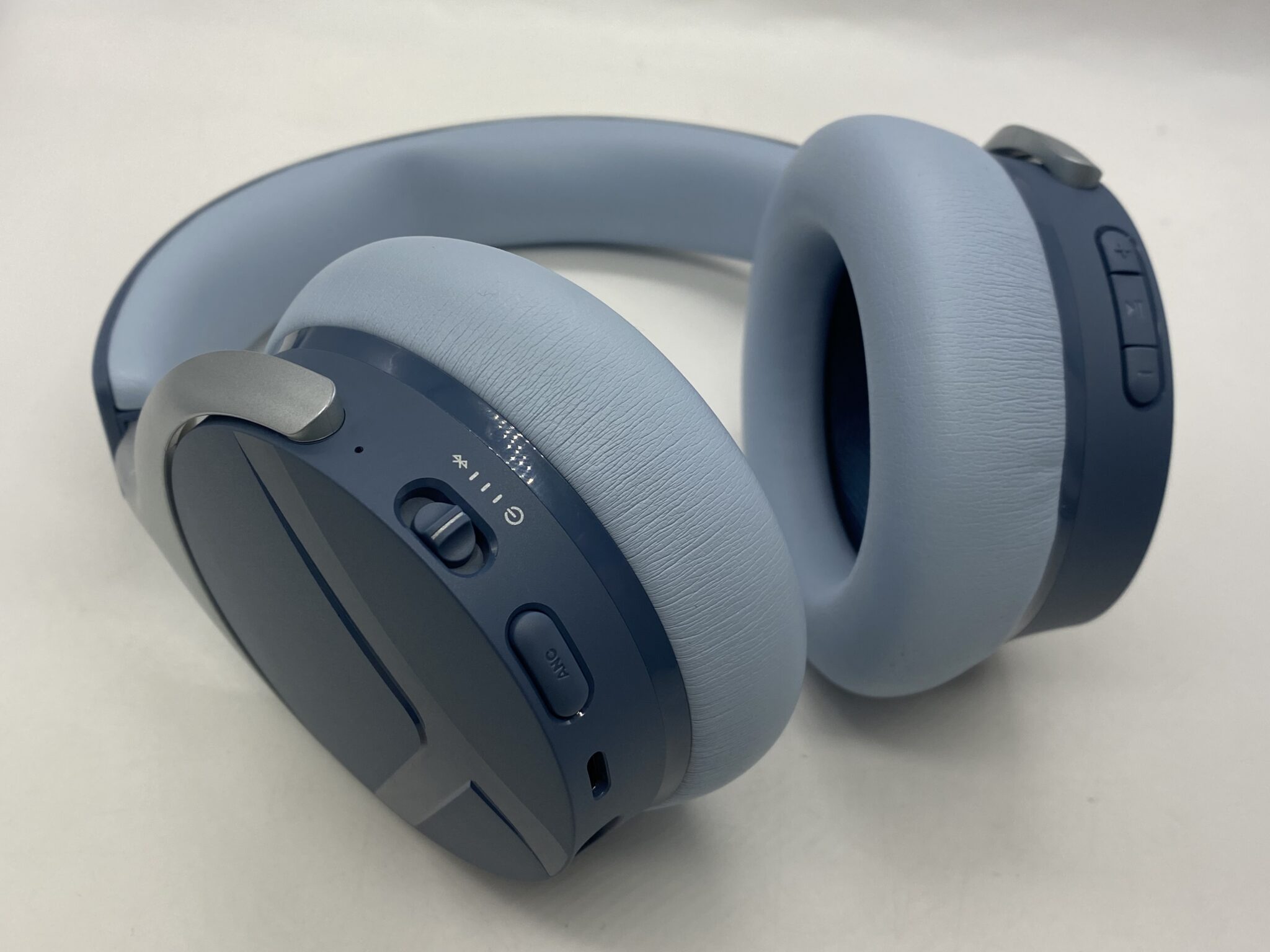 เปรียบเทียบหูฟัง ANC ระดับพรีเมียม Beyerdynamic Aventho Y ปะทะ JBL Live 780NC