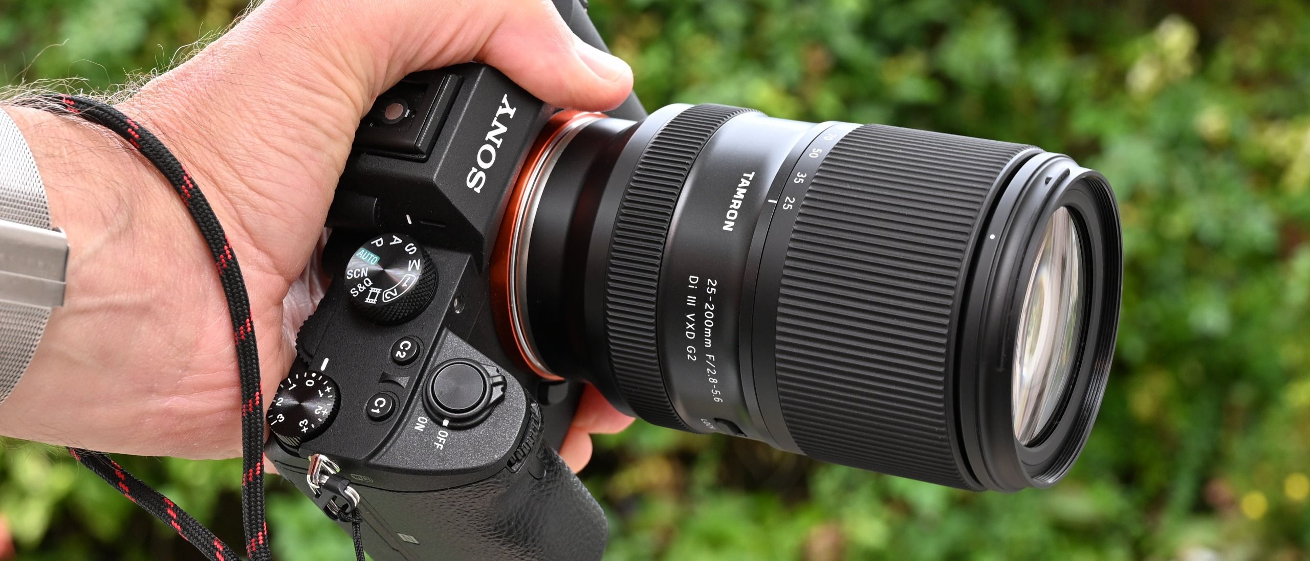 เทียบเลนส์ Tamron G2 ซูมครอบจักรวาลกับไวด์ซูม ตัวไหนตอบโจทย์ท่องเที่ยวมากกว่ากัน