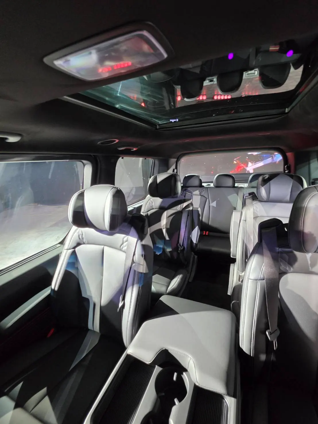 ไฮบริด MPV 11 ที่นั่ง เครื่องยนต์ Turbo 242 แรงม้า เขย่าตลาดรถครอบครัว