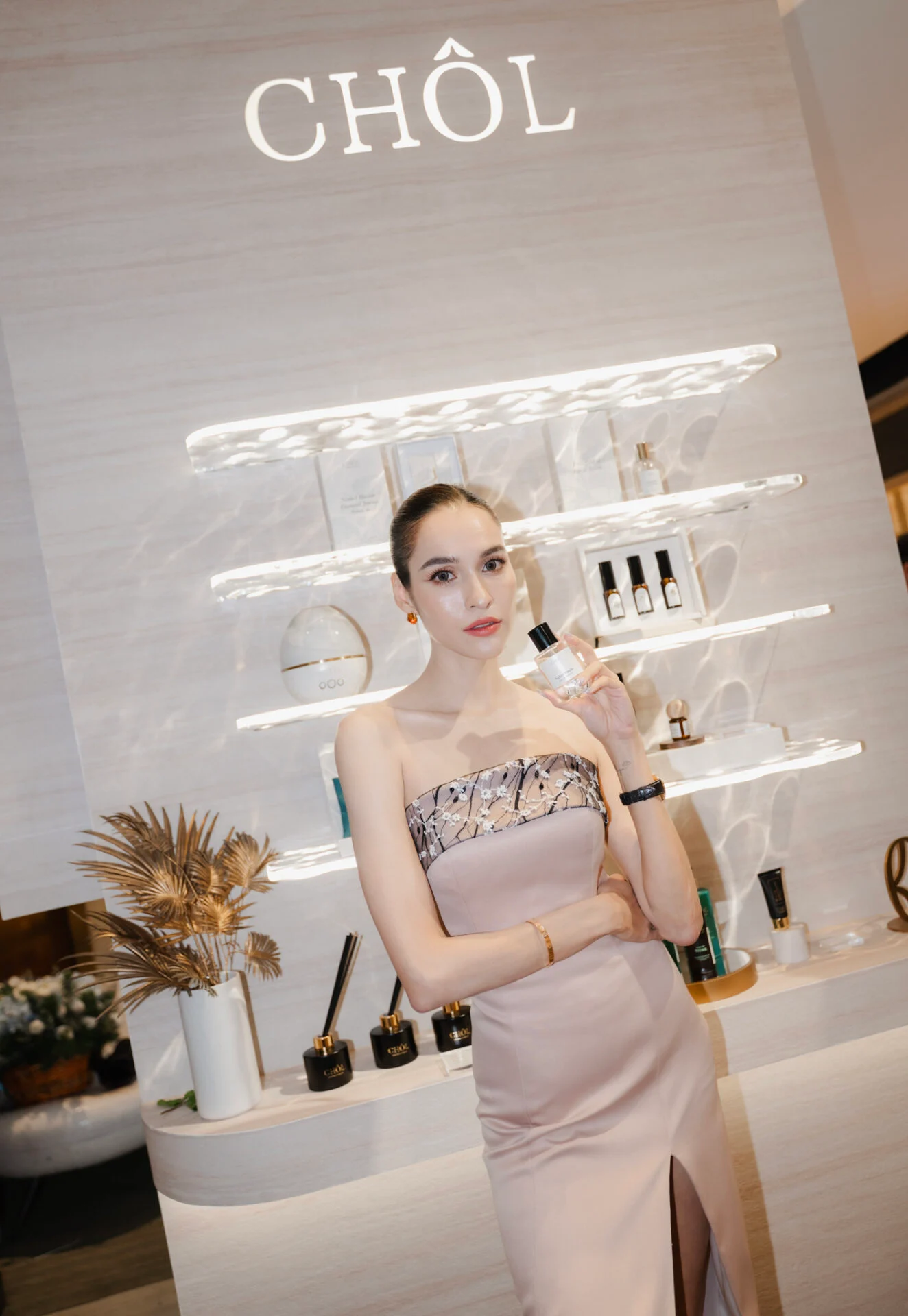 จากผู้ประกาศข่าวสู่ CEO เครื่องหอมสัญชาติไทยที่ขายอารมณ์มากกว่าความหอม