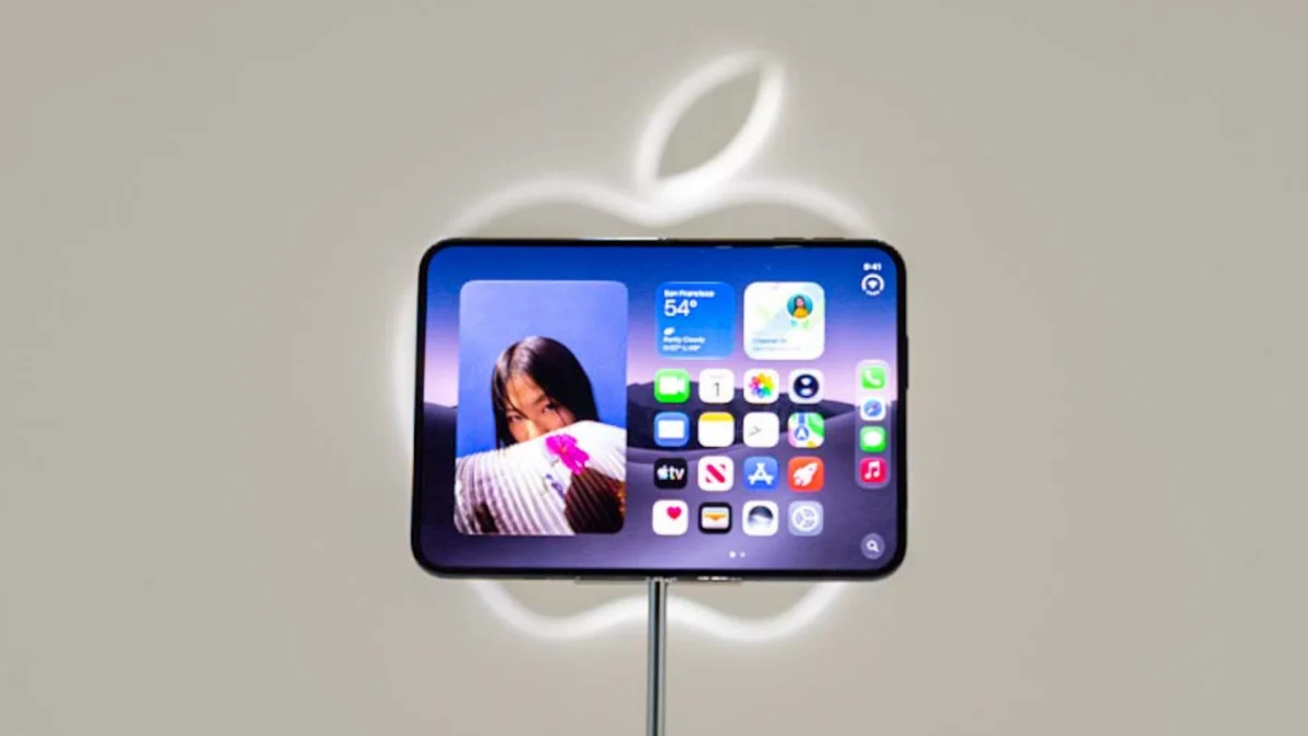 iPhone Duo โทรศัพท์พับรุ่นแรกจาก Apple ซื้อเลยหรือรอ