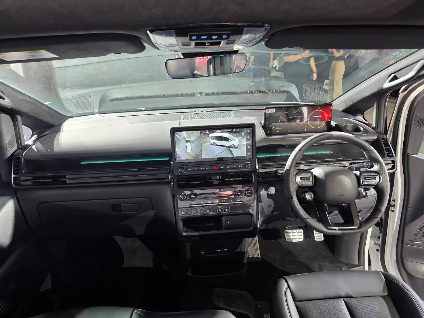 ไฮบริด MPV 11 ที่นั่ง เครื่องยนต์ Turbo 242 แรงม้า เขย่าตลาดรถครอบครัว