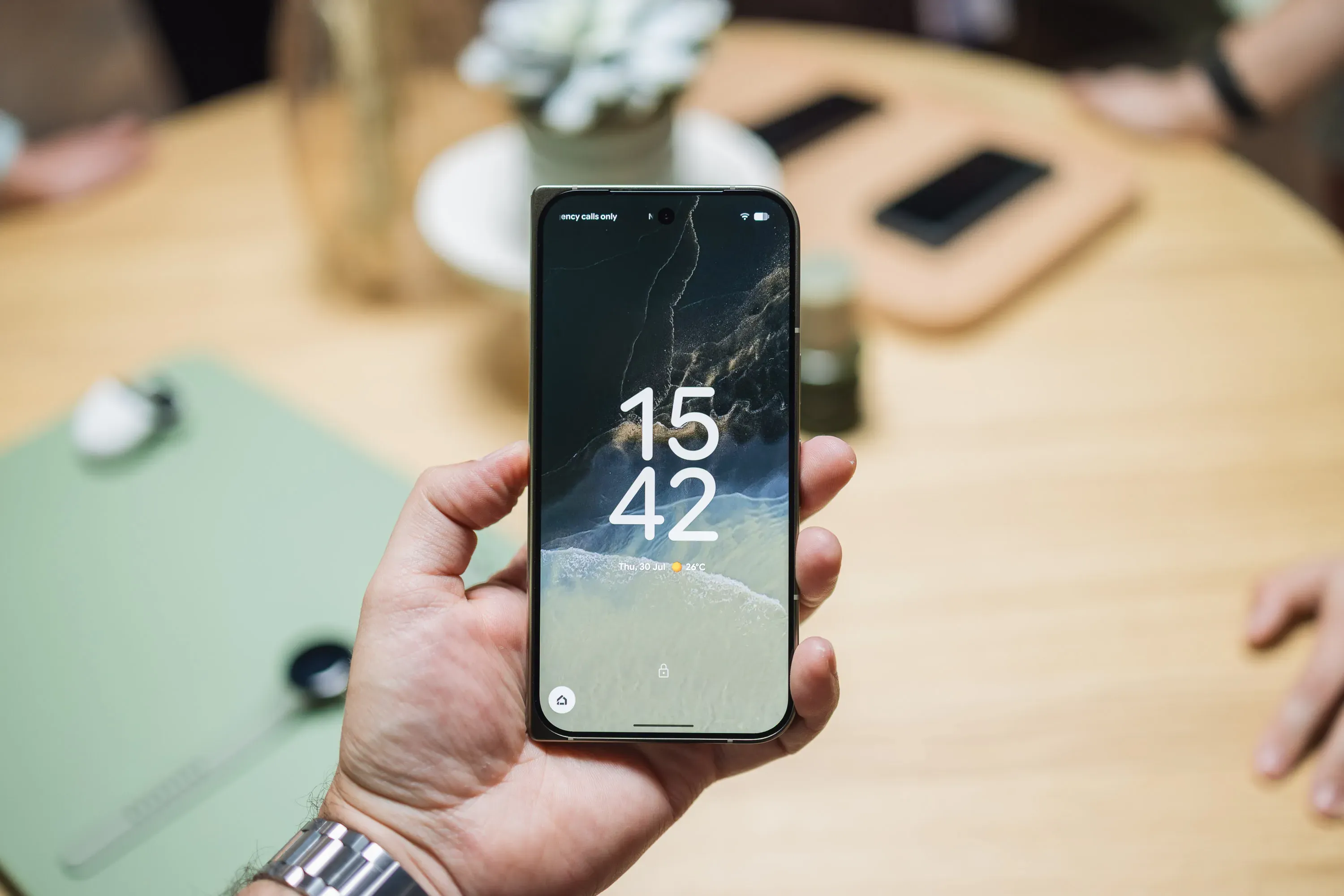 iPhone Duo vs Pixel 11 Pro Fold ศึกมือถือจอพับสายอึด
