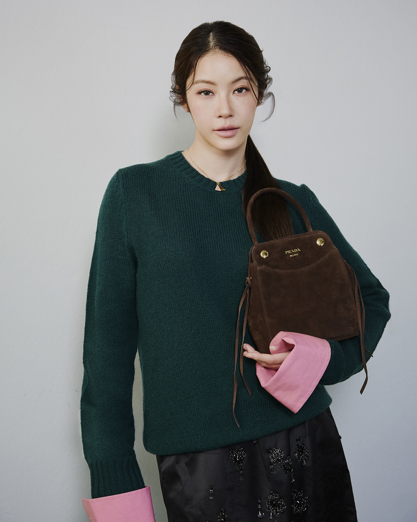 จากจอละครสู่ฟร้อนต์โรว์ โลกแฟชั่นอ่านเกมใหม่จากการก้าวสู่ Prada Brand Ambassador ของน้ำตาล ทิพนารี