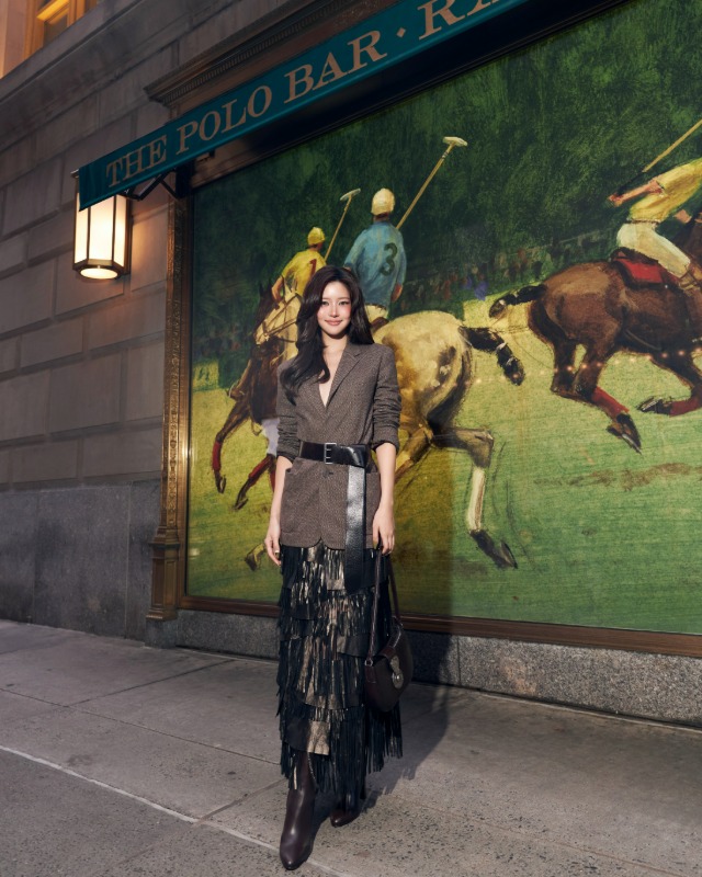 Ralph Lauren Spring 2027 พลิกแฟชั่นโรแมนติกให้ทรงพลังและร่วมสมัย