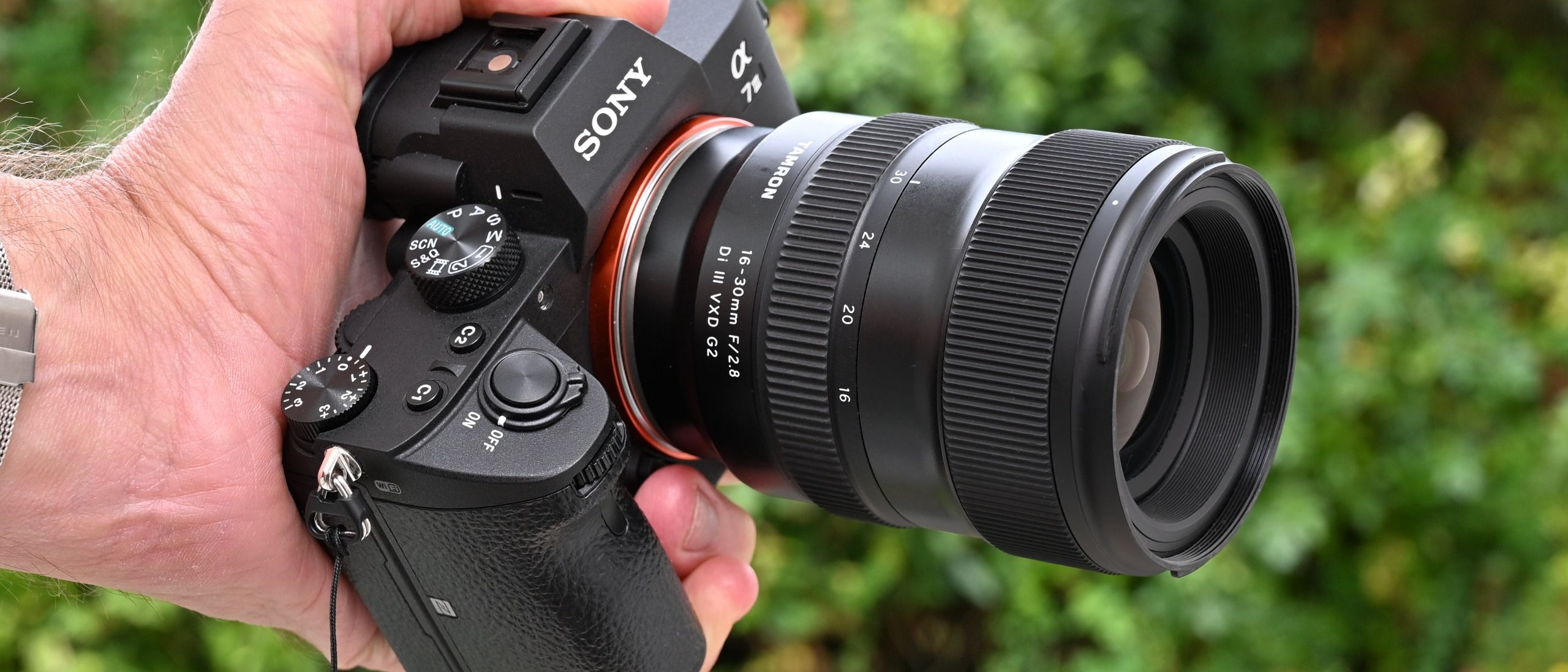 เทียบเลนส์ Tamron G2 ซูมครอบจักรวาลกับไวด์ซูม ตัวไหนตอบโจทย์ท่องเที่ยวมากกว่ากัน