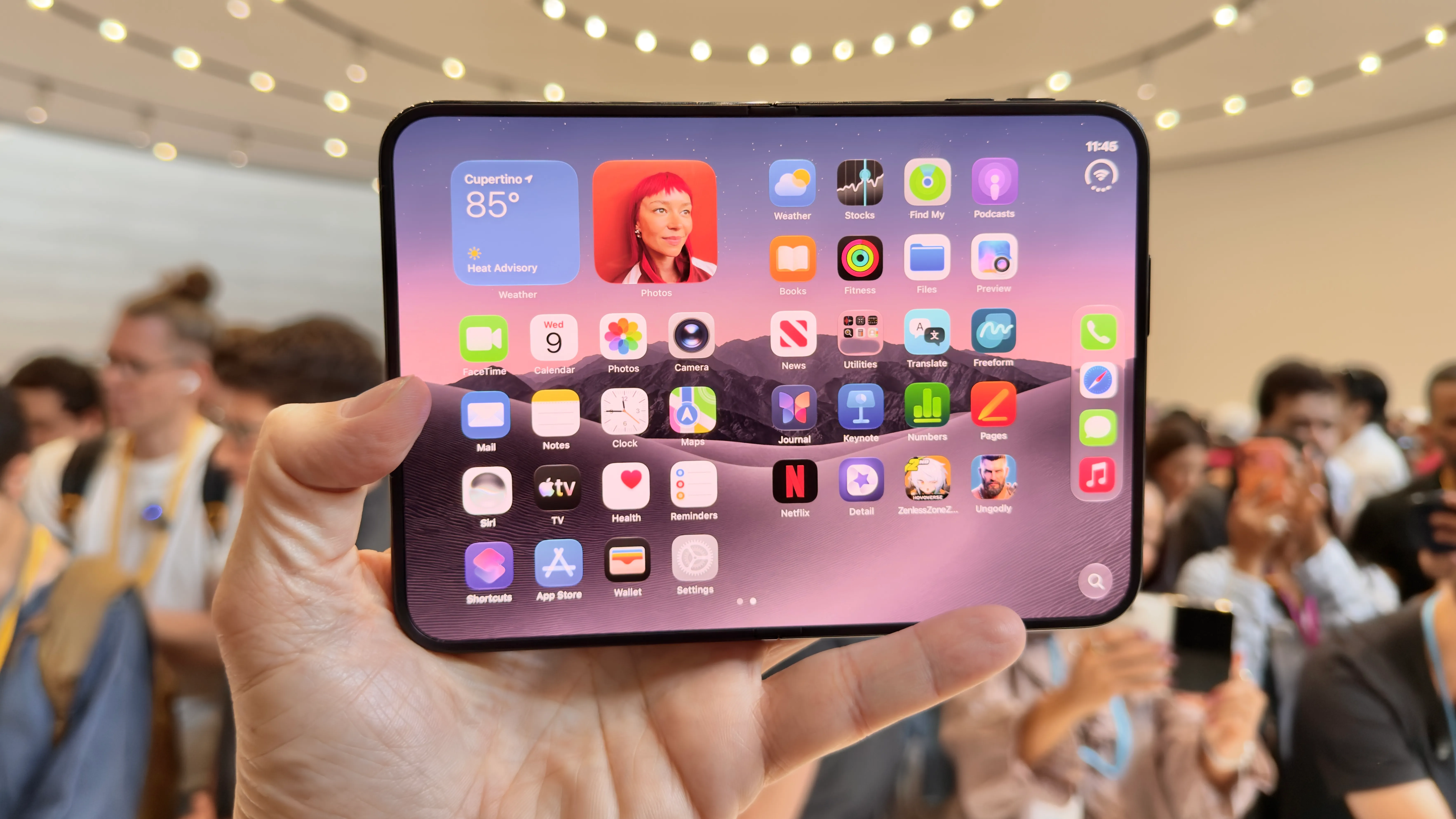 iPhone Duo โทรศัพท์พับรุ่นแรกจาก Apple ซื้อเลยหรือรอ