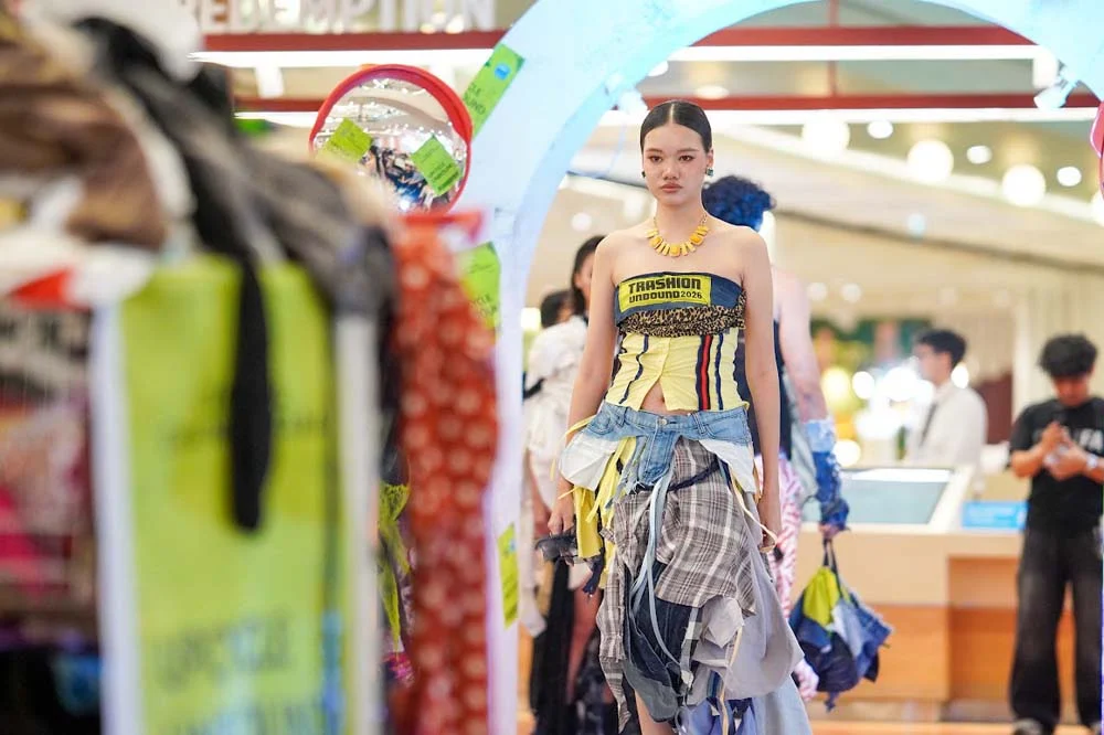 เมื่อขยะกลายเป็นศิลปะสวมใส่บนรันเวย์ TRASHION UNBOUND จุดไฟแฟชั่นยั่งยืนให้นักออกแบบรุ่นใหม่