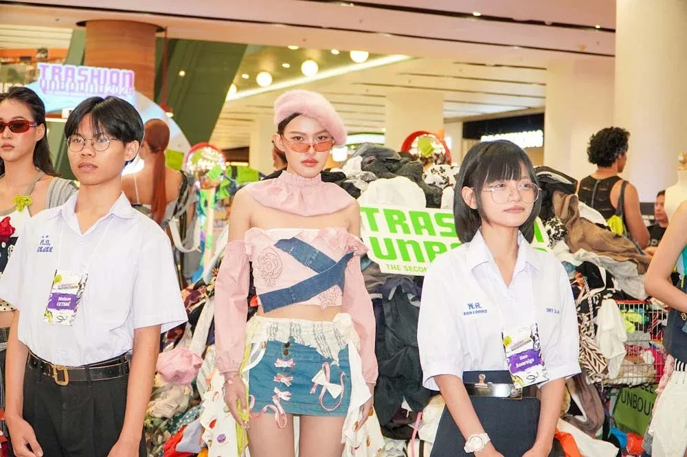 ผ้าเก่าสู่รันเวย์ TRASHION UNBOUND พลิกเวทีแฟชั่นยั่งยืนของนักออกแบบรุ่นใหม่