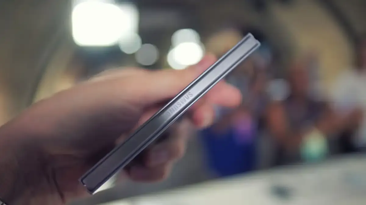 Xiaomi 18 Fold vs Samsung Z Fold 8 สมาร์ตโฟนพับได้จอกว้างรุ่นไหนคุ้มกว่า