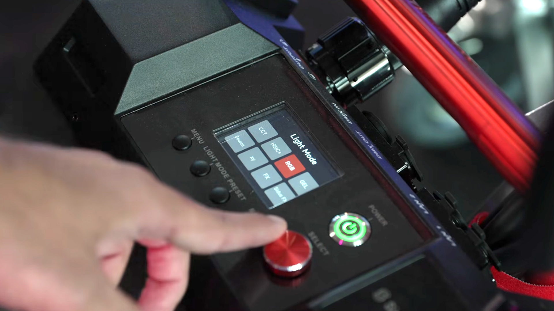 ไฟ LED สตูดิโอยุคใหม่ เร็วขึ้น สว่างขึ้น ด้วย Aputure STORM CS32 และ SmallRig OrBrella