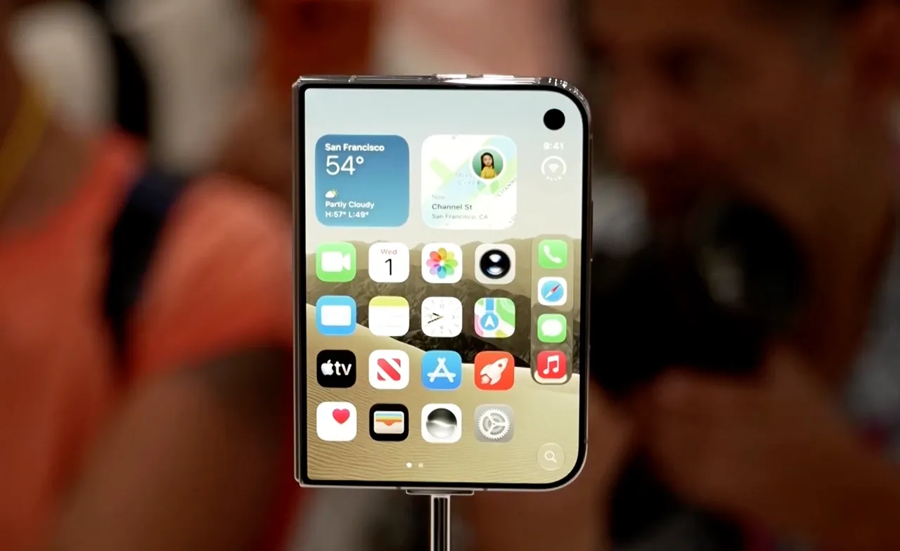 iPhone Duo พับได้ จุดเปลี่ยนสมาร์ทโฟนพับได้ชนเจ้าตลาดเก่า