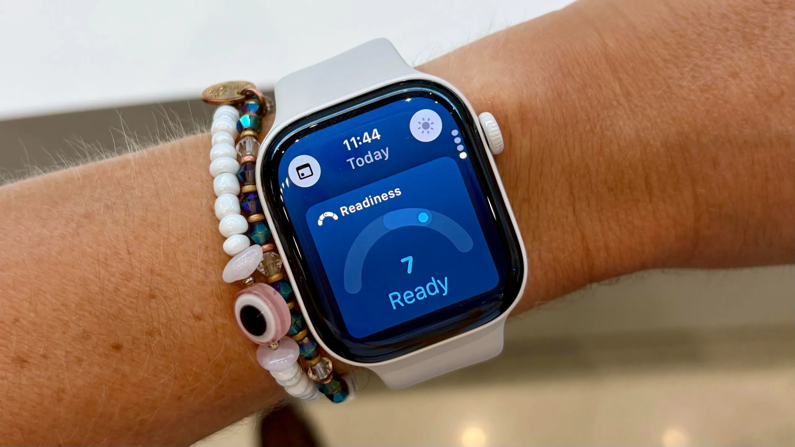 Apple Watch Series 12 vs Series 11 เลือกเรือนไหนดีเพื่อสุขภาพที่แม่นขึ้น
