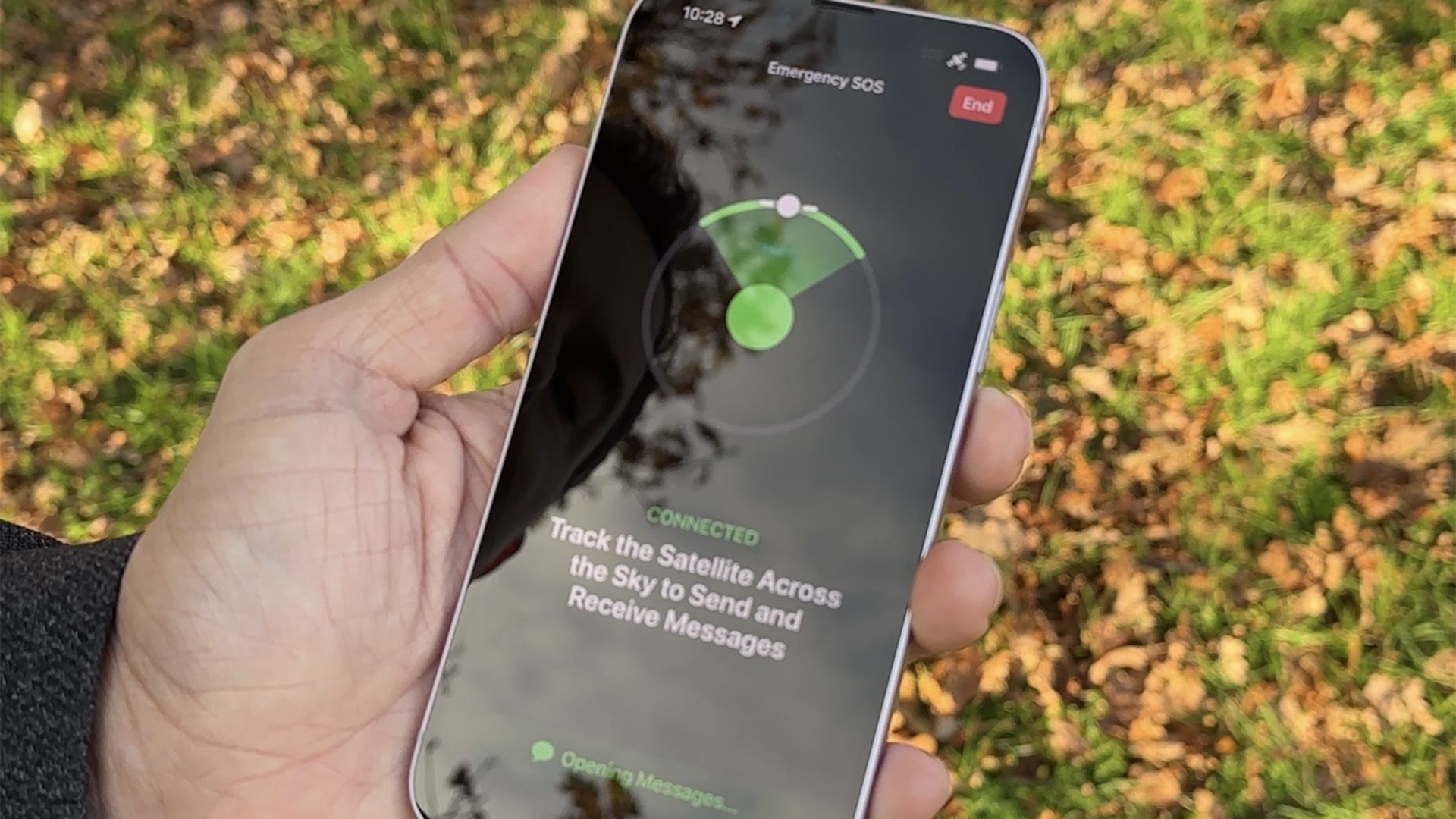 Emergency SOS ผ่านดาวเทียมบน iPhone ต่อฟรีอีกปี ประกันชีวิตดิจิทัลที่ห้ามมองข้าม