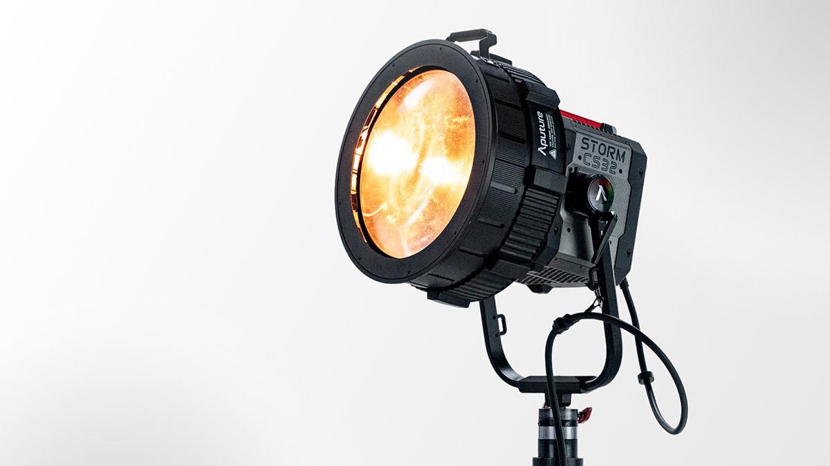ไฟ LED สตูดิโอกำลังสูงยุคใหม่ เมื่อ Aputure STORM CS32 ชน NANLITE FC-1200