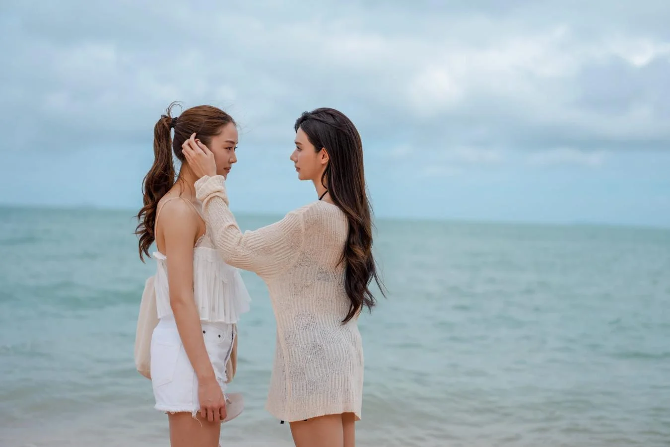 Opposites Attract ในซีรีส์ยูริไทย PLS Love รักได้ไหม เคมีต่างขั้วที่กำลังมาแรง