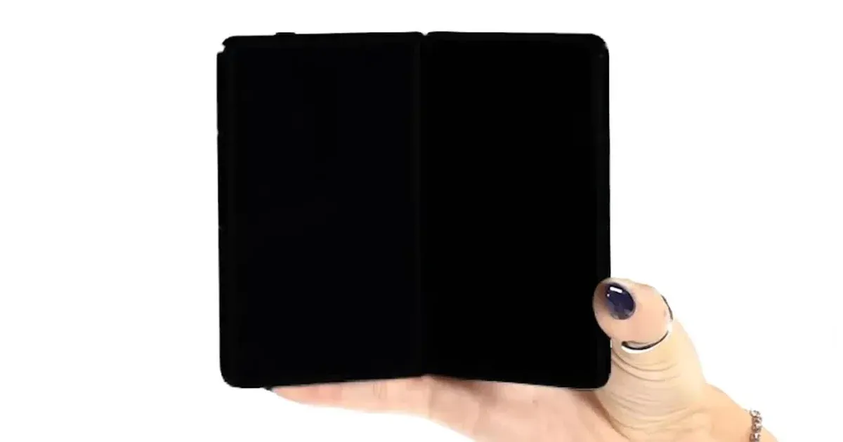 มือถือพับได้ Motorola จอกว้างรุกตลาดท้าชน iPhone Duo และ Galaxy Z Fold