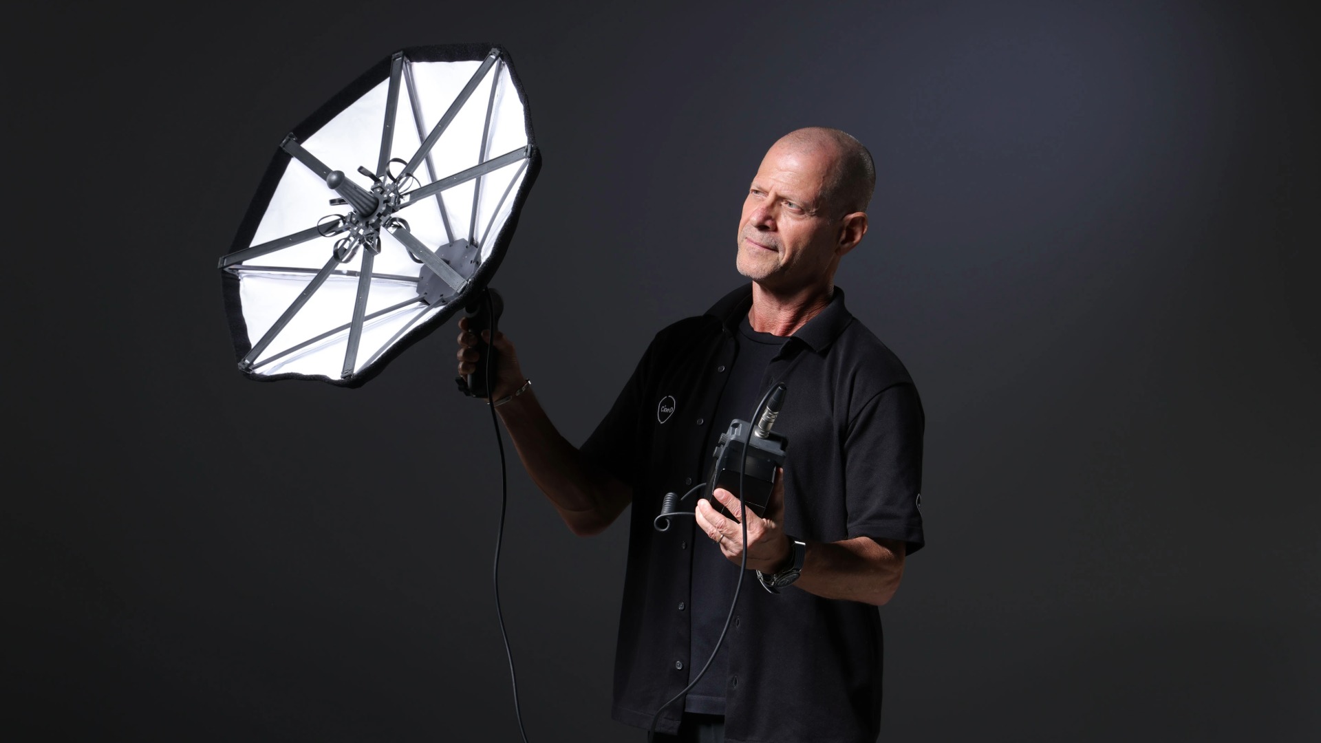 ไฟ LED สตูดิโอยุคใหม่ เร็วขึ้น สว่างขึ้น ด้วย Aputure STORM CS32 และ SmallRig OrBrella