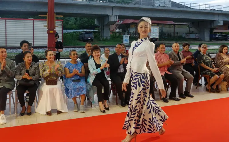 27 นางงาม Miss International Queen เปิดรันเวย์ผ้าไหมสู่ทะเลหัวหิน