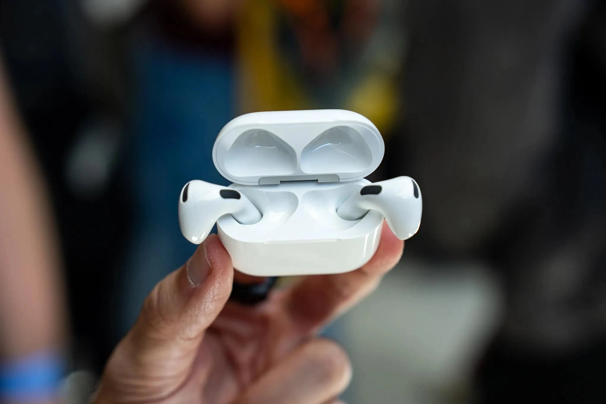 หูฟัง AirPods 5 ยกระดับการเดินทางด้วยตัดเสียงรบกวน 1.5 เท่าและแปลภาษาแบบเรียลไทม์