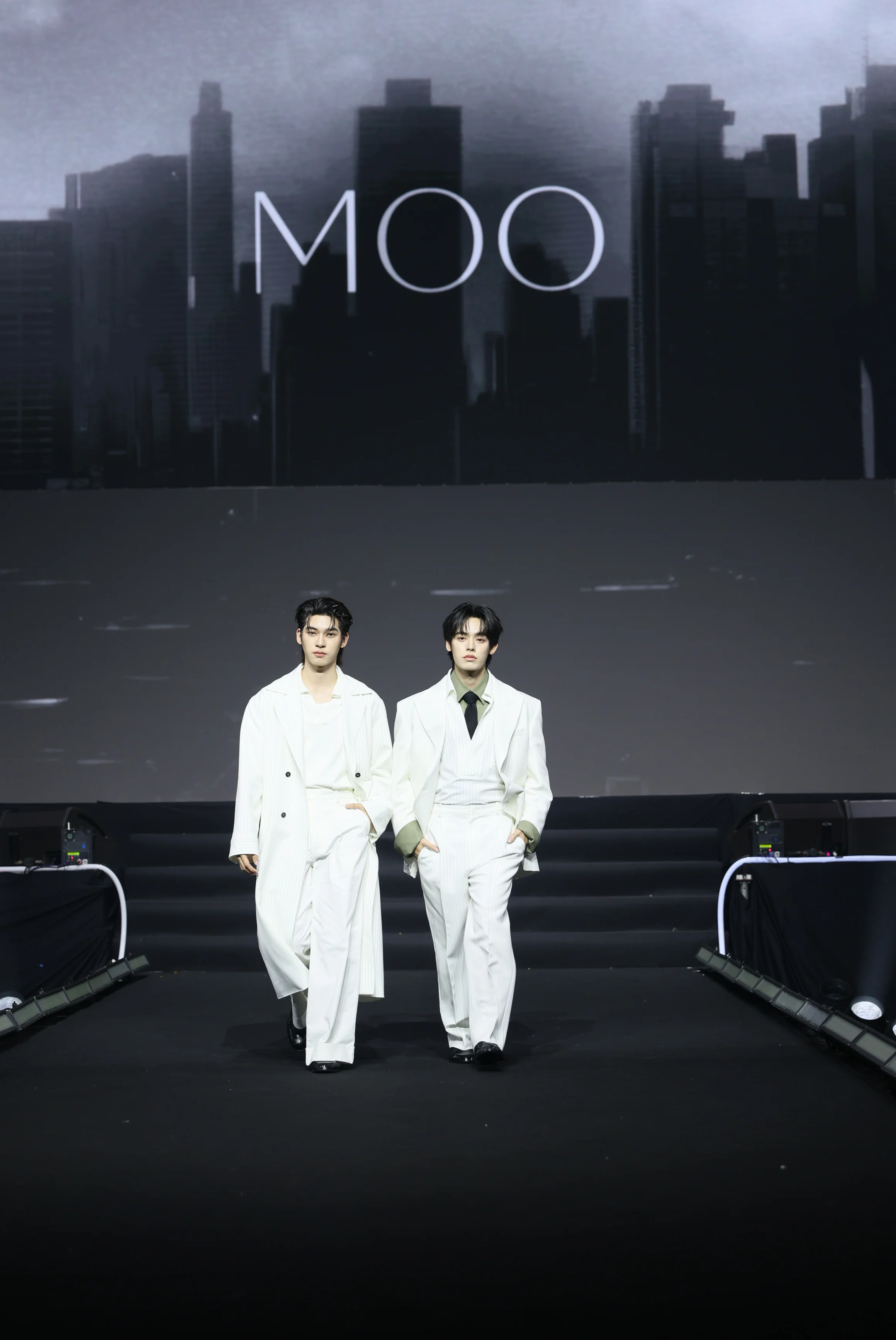 MOO Bangkok และ EENK จุดพลุรันเวย์สไตล์จัดในงาน Mchoice & Mint Awards