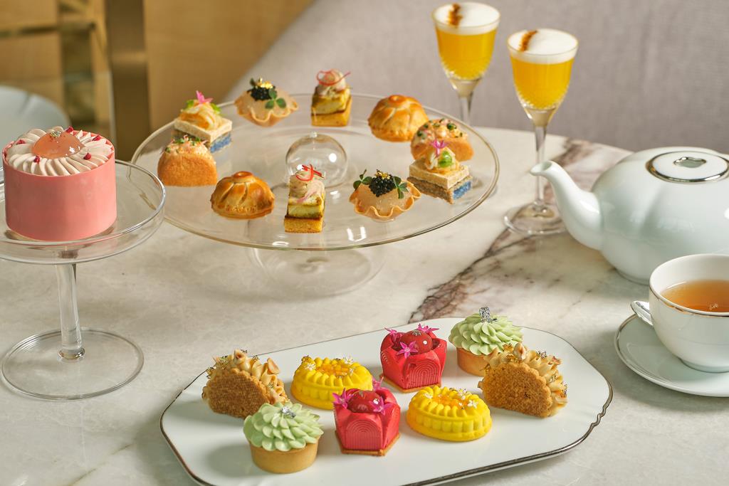 ศิลปะขนมหวานสมัยใหม่ในชุด Afternoon Tea เมื่อขนมกลายเป็นประติมากรรมกินได้
