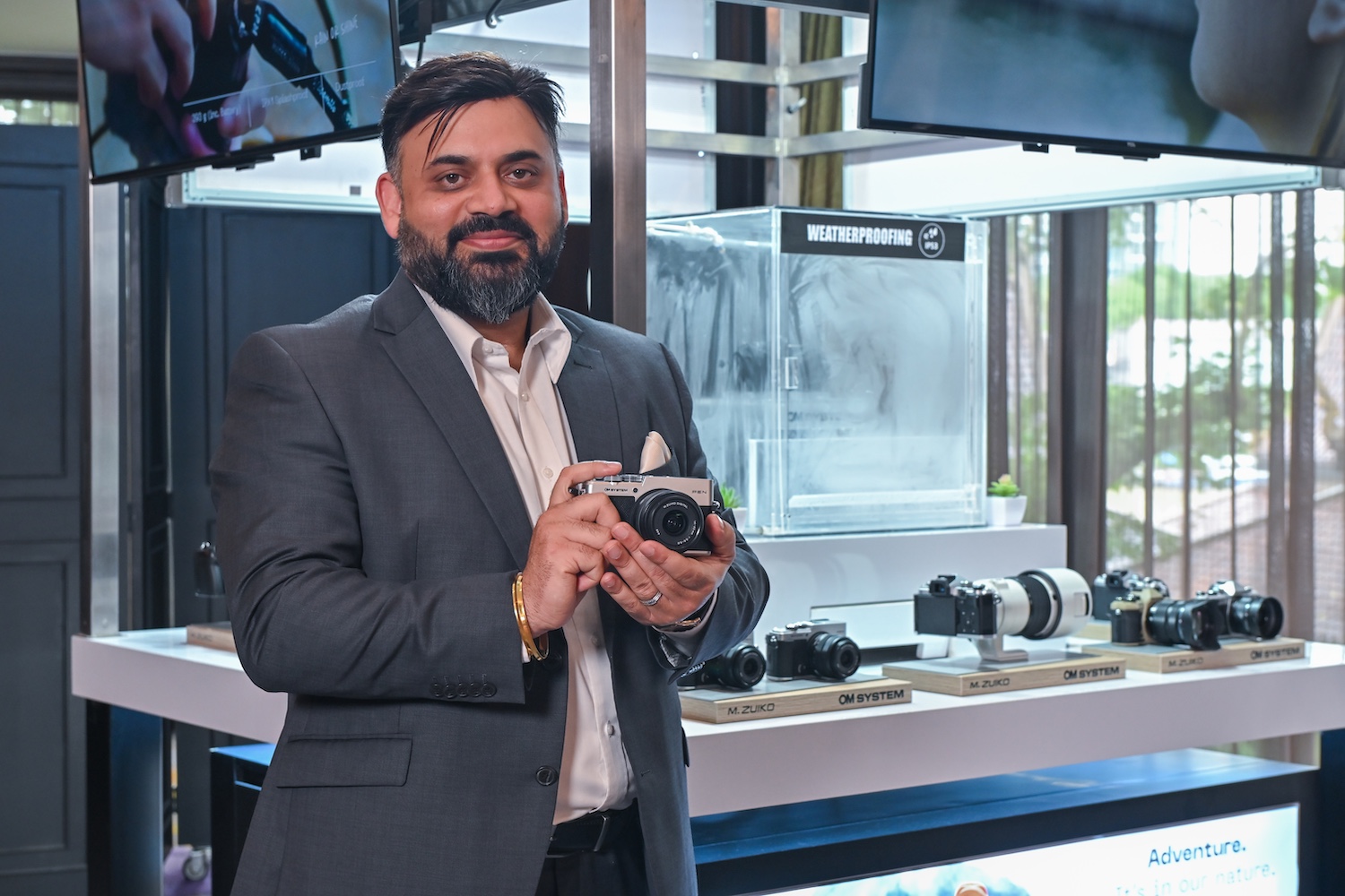 OM System PEN ชูยุทธศาสตร์ Creator Economy รุกกล้อง mirrorless พกพา