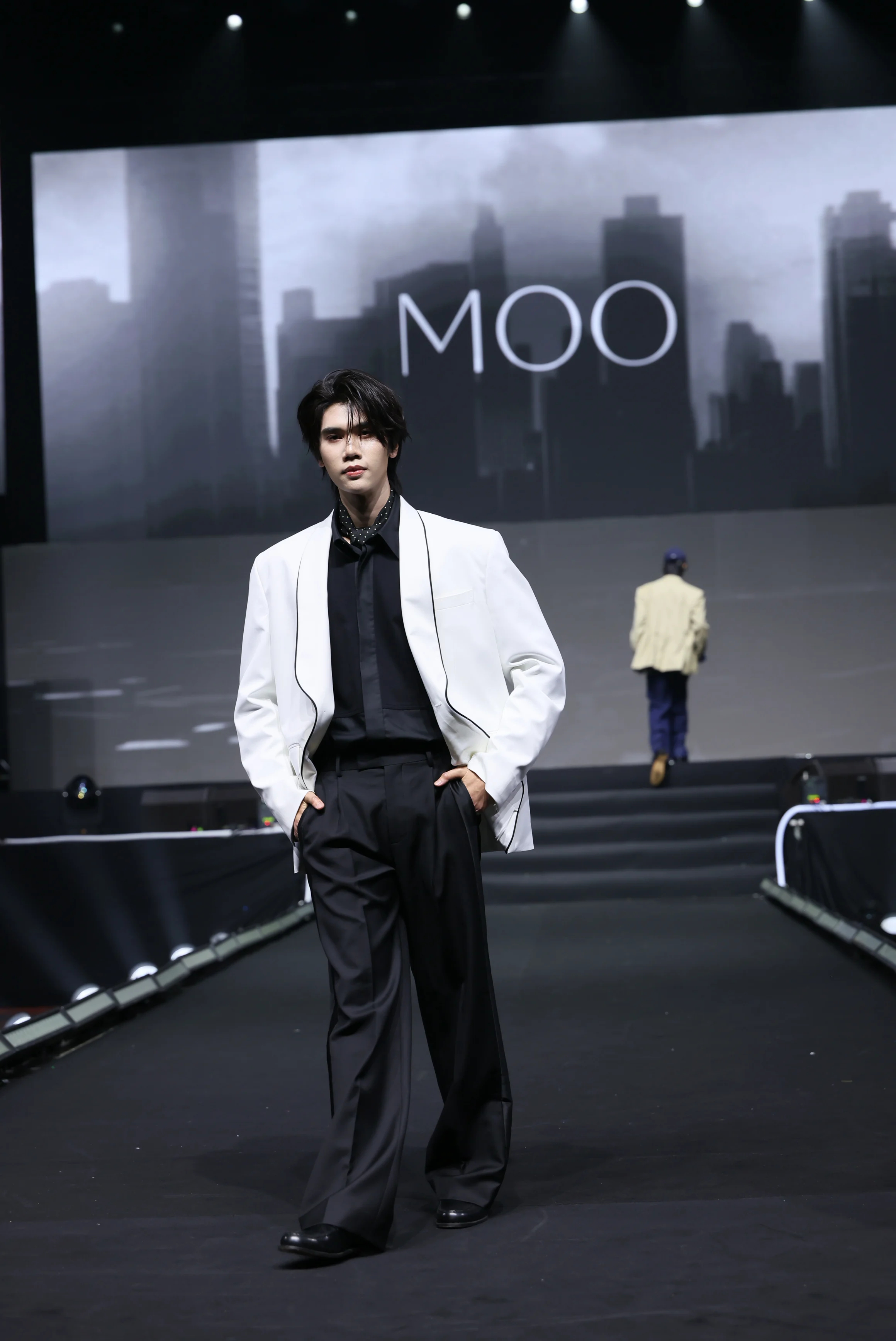 MOO Bangkok และ EENK จุดพลุรันเวย์สไตล์จัดในงาน Mchoice & Mint Awards