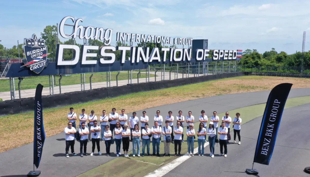 ท่องเที่ยวเยอรมนีแบบลักชัวรี่ผ่าน Mercedes-Benz tour และ Autobahn