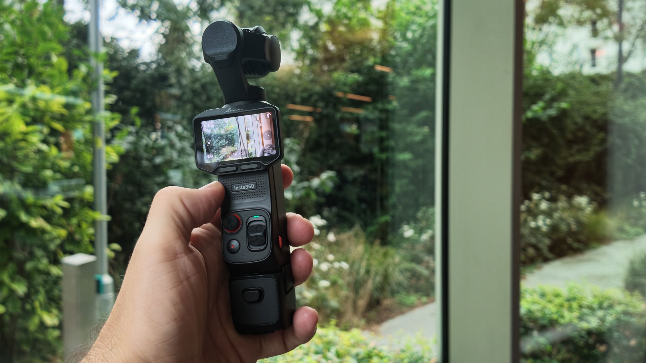 ศึกกล้อง gimbal พกพา Insta360 Luna Pro ปะทะ DJI Pocket 3 4