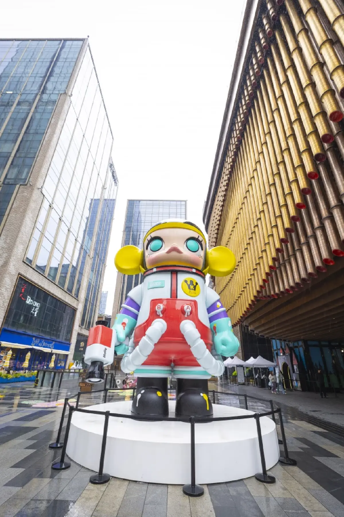 ของเล่นสะสม MOLLY เปลี่ยนงานครบรอบให้กลายเป็นจักรวาลให้แฟนเดินเล่น